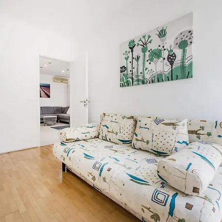 Kleo Apartment